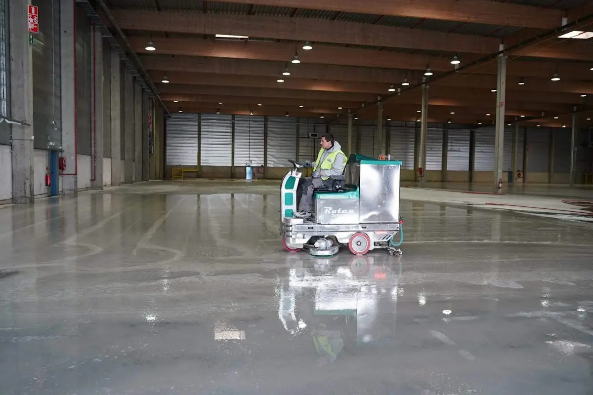 Limpieza técnica en entorno logístico